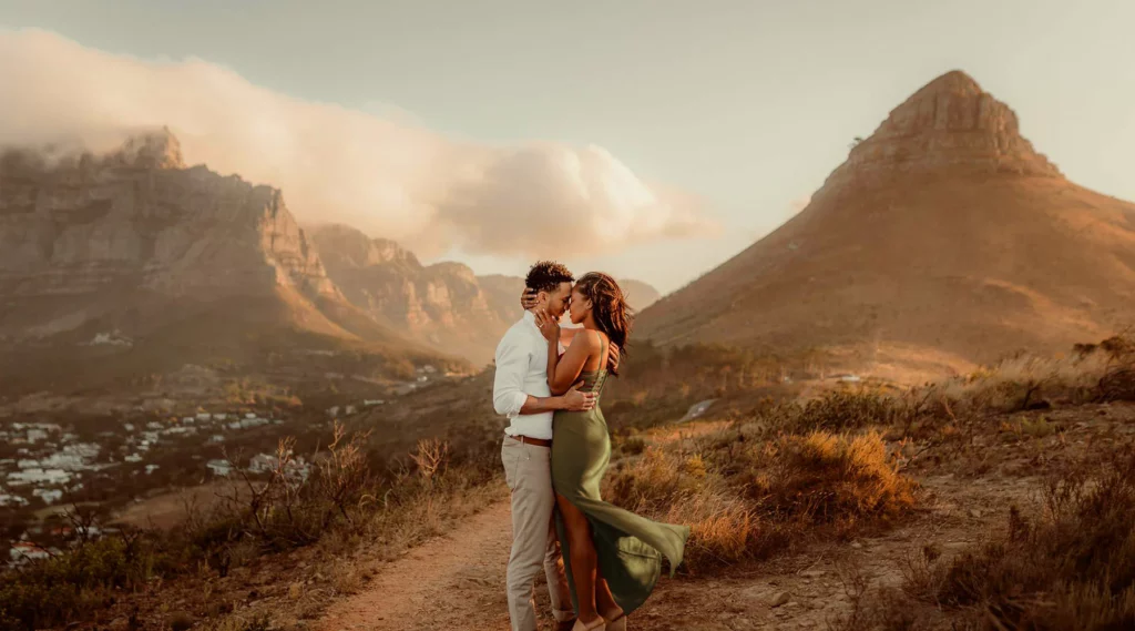 A romantic Cape Town proposal. Couple embracing in front of Table Mountain and Lions Head in Cape Town, South Africa. Image courtesy of https://shimansky.com | Cape Town Diamond Museum