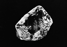 Image showing an exact, life-size replica of the 3106-carat rough Cullinan diamond. Image courtesy of the Cape Town Diamond Museum 2025.